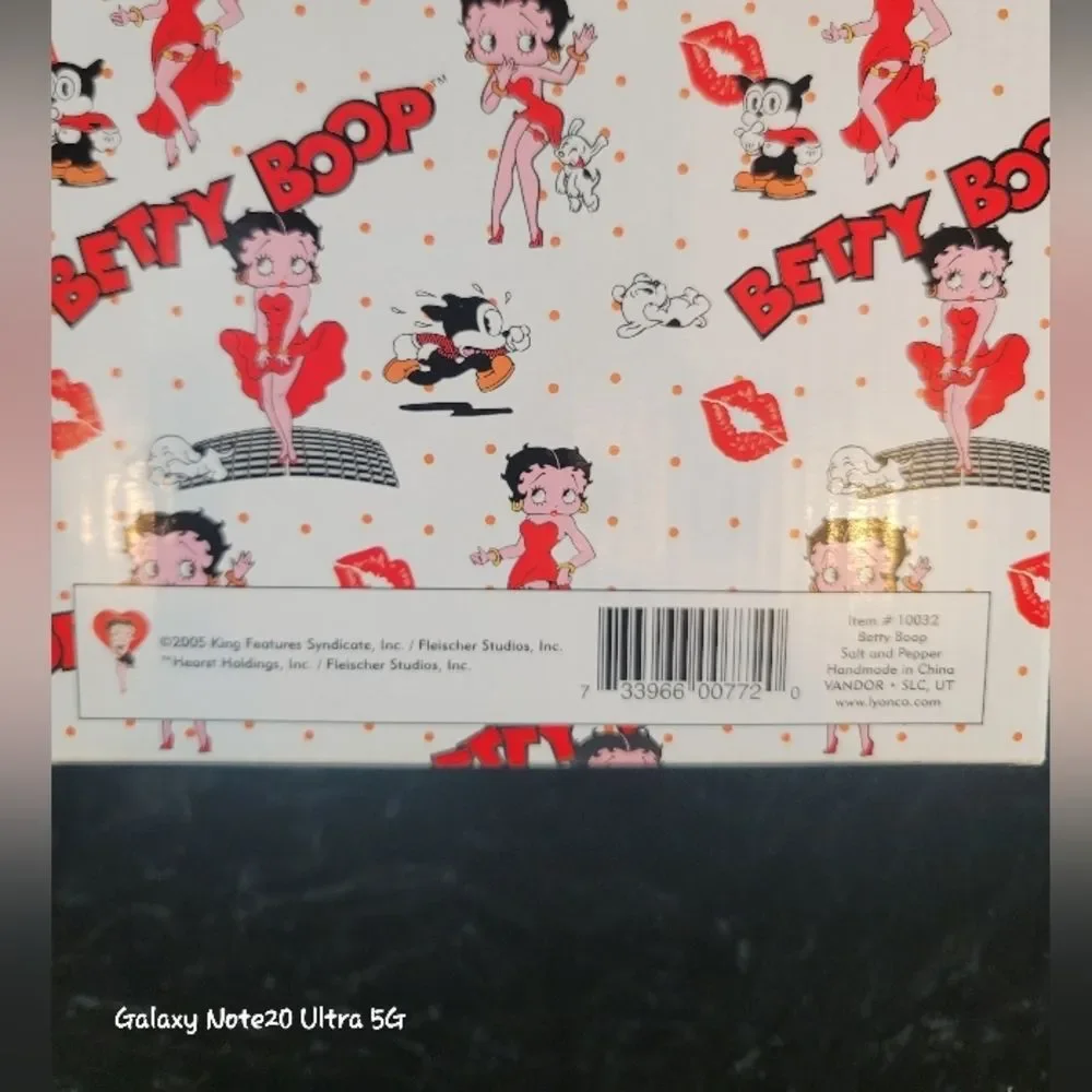 781. 2004 ~ Betty Boop ~ Salt & Pepper ~ Collector's Item ~ Boop-oop-a-doop!
